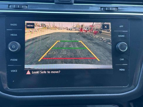Used 2020 Volkswagen Tiguan SE image 30