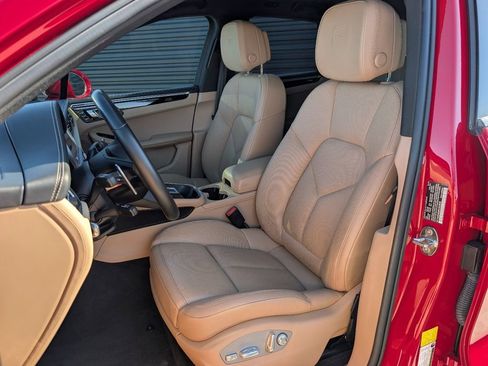 Certified 2022 Porsche Macan S image 5