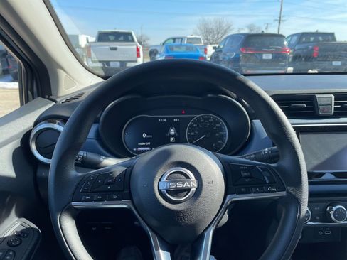Used 2025 Nissan Versa SV image 33