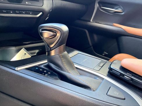 Used 2020 Lexus UX 200 w/ Premium Package image 17