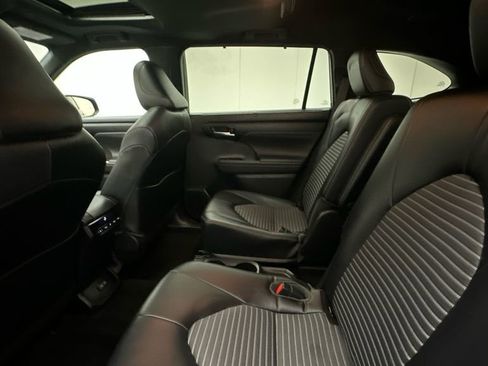 Used 2023 Toyota Highlander XSE image 10