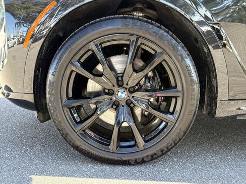 Used 2024 BMW X7 xDrive40i w/ M Sport Package image 11