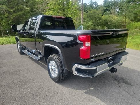 Used 2022 Chevrolet Silverado 2500 LT w/ Convenience Package AWD/4WD image 3