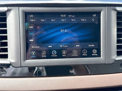 Used 2018 Chrysler Pacifica Touring-L image 16