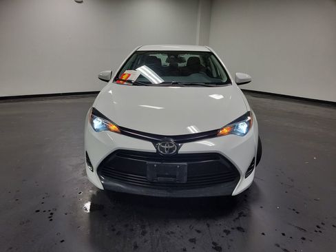 Used 2018 Toyota Corolla LE image 2
