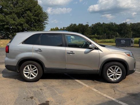 Used 2015 Kia Sorento LX FWD image 4