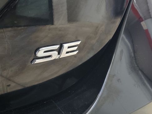 Used 2022 Toyota Camry SE FWD image 8