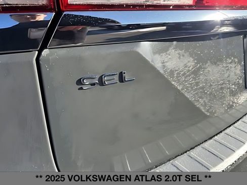 Used 2025 Volkswagen Atlas SEL image 13
