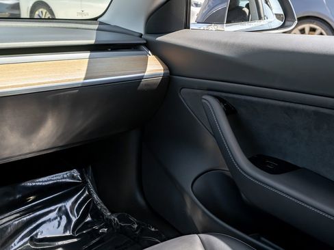 Used 2020 Tesla Model 3 Long Range image 17