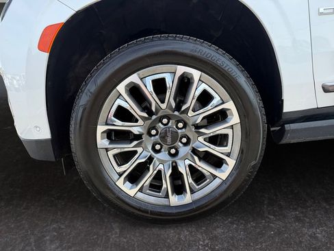 Used 2024 GMC Yukon XL Denali Ultimate image 9