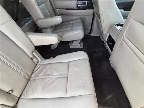 Used 2015 Lincoln Navigator L 4WD image 19