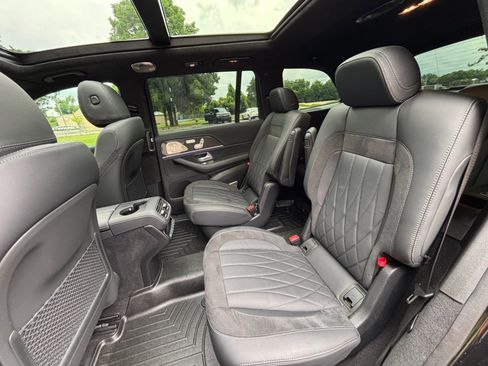 Used 2025 Mercedes-Benz GLS 63 AMG 4MATIC image 17