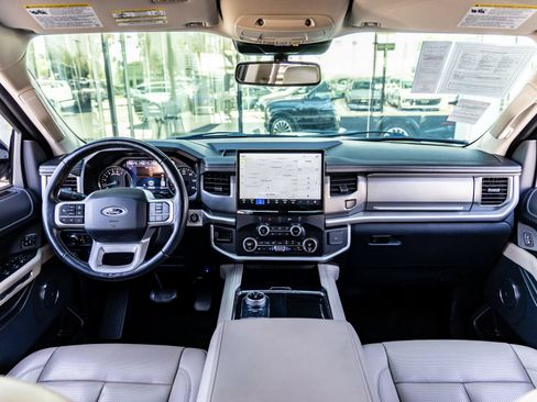 Used 2022 Ford Expedition XLT RWD image 25