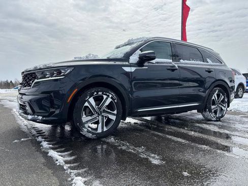 Used 2023 Kia Sorento SX Prestige w/ Panoramic Sunroof Package image 3