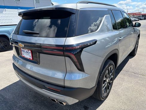 Used 2025 Chevrolet Traverse LT w/ Sun and Wheel Package FWD image 5