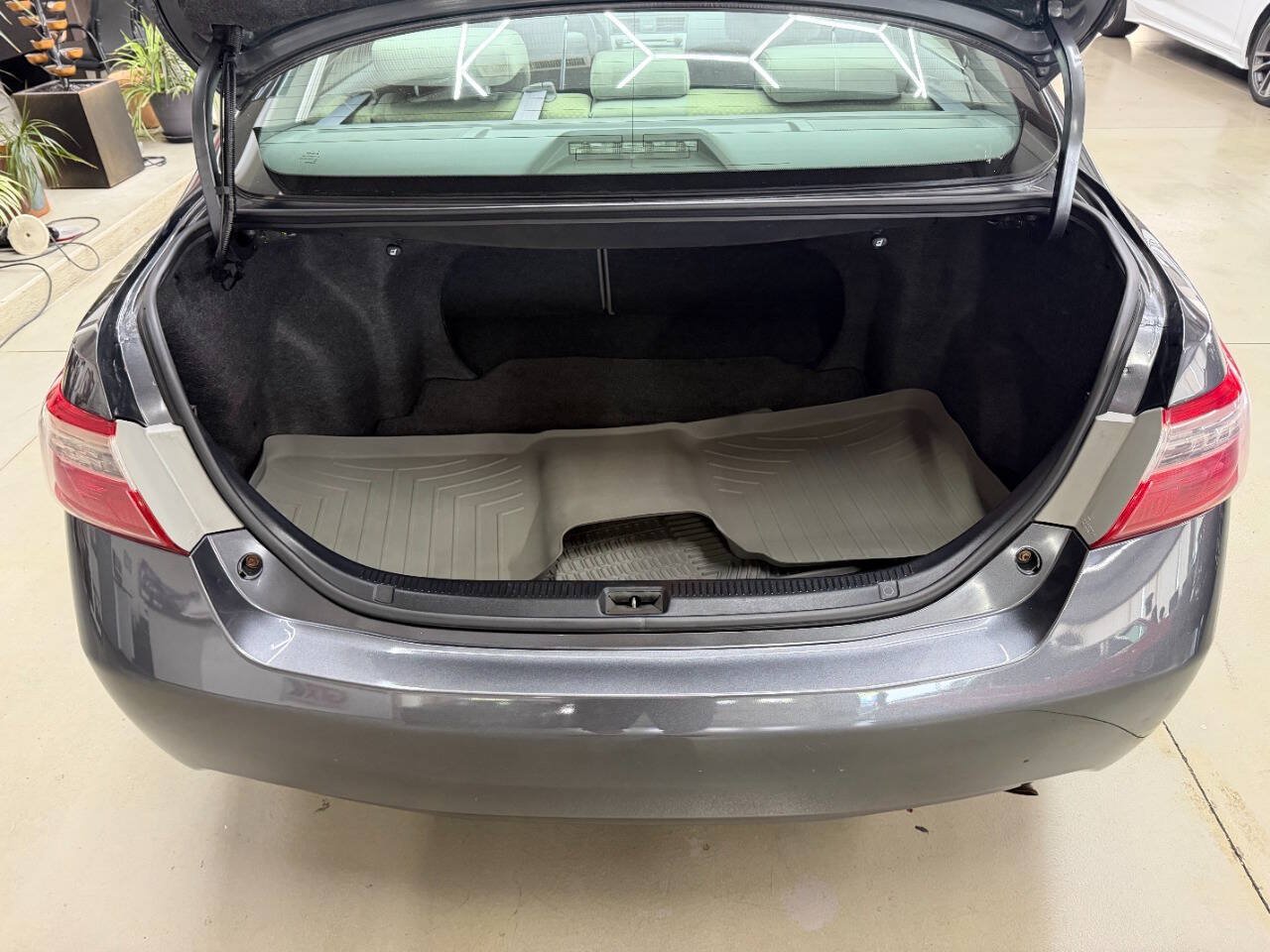 Used 2009 Toyota Camry LE FWD image 9