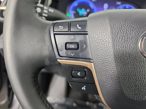 Used 2023 Toyota Crown AWD/4WD image 18