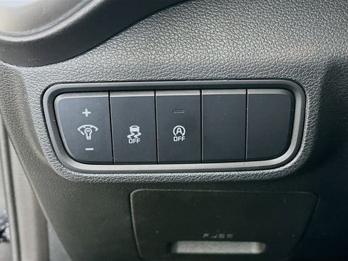 Used 2025 Kia Soul LX w/ LX Technology Package FWD image 16
