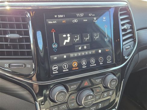 Used 2019 Jeep Grand Cherokee Altitude image 15