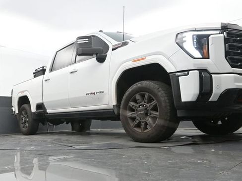 Used 2024 GMC Sierra 2500 AT4 w/ AT4 Premium Plus Package AWD/4WD image 9