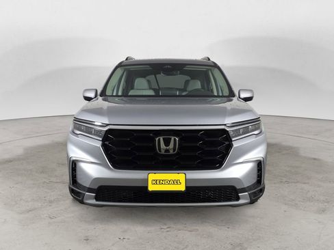 Certified 2025 Honda Pilot Touring image 8