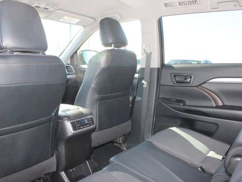 Used 2019 Toyota Highlander Plus FWD image 8