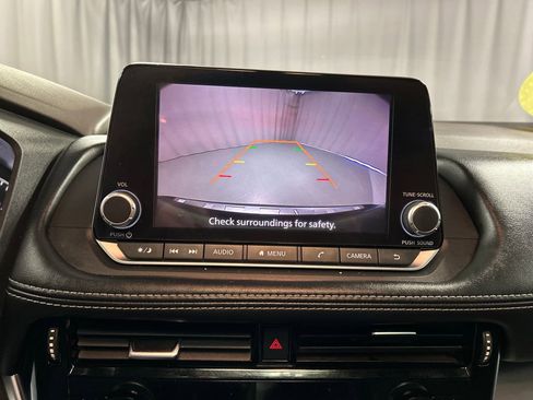 Used 2022 Nissan Rogue SV w/ SV Premium Package image 16