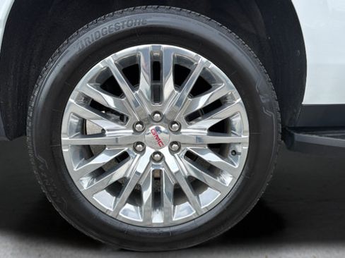 Used 2025 GMC Yukon XL Denali AWD/4WD image 28