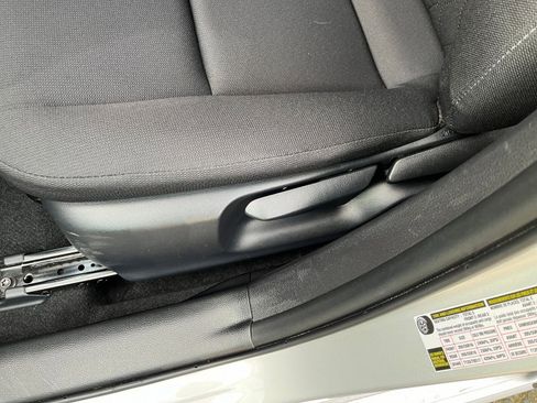 Used 2025 Toyota Corolla LE image 23