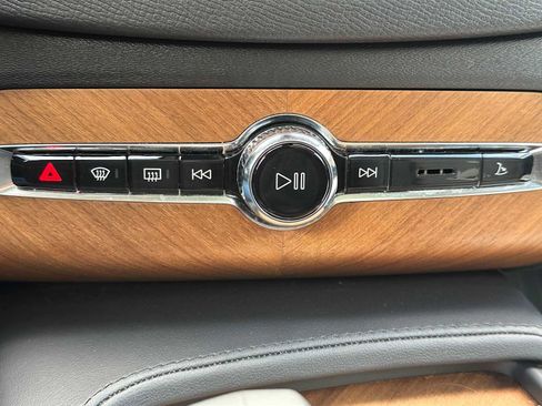 Certified 2023 Volvo XC90 T8 Plus AWD/4WD image 28