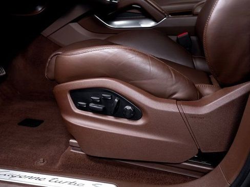 Used 2022 Porsche Cayenne Turbo S image 21