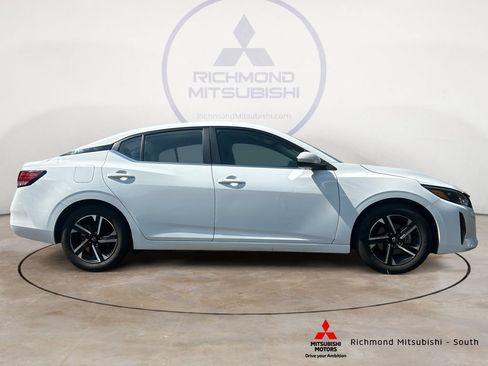 Used 2025 Nissan Sentra SV FWD image 2