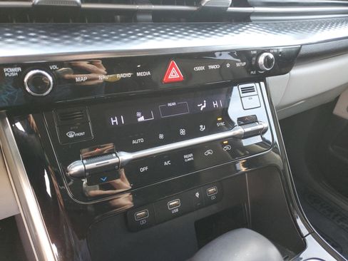 Certified 2023 Kia Carnival SX Prestige image 22