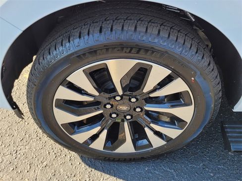 New 2025 Ford Expedition Platinum w/ Driver's Package image 18