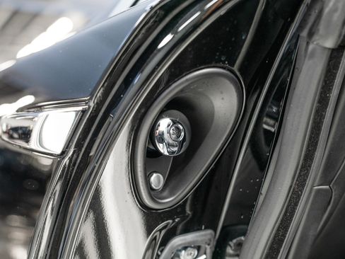 Used 2017 Rolls-Royce Dawn RWD image 34