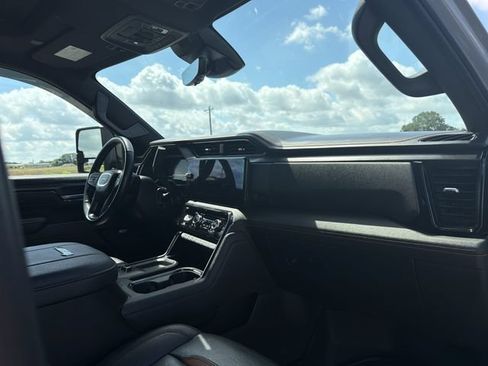 Used 2024 GMC Sierra 2500 AT4 w/ AT4 Premium Plus Package AWD/4WD image 16