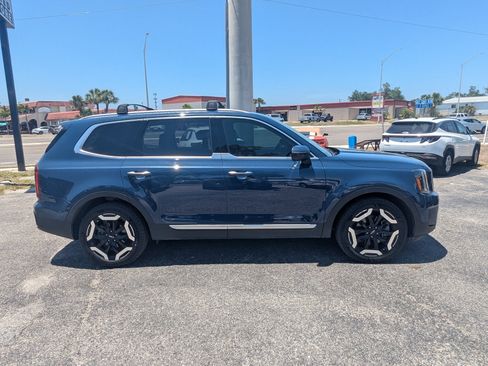 Used 2023 Kia Telluride S AWD/4WD image 4