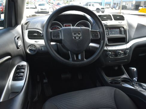 Used 2020 Dodge Journey SE FWD image 16