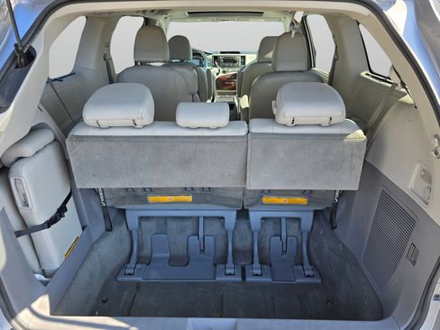 Used 2012 Toyota Sienna XLE FWD image 22