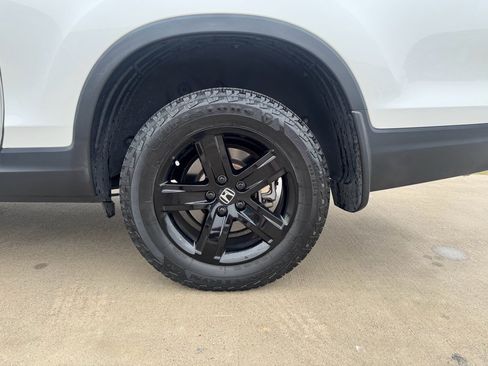 Certified 2021 Honda Ridgeline Black Edition image 34