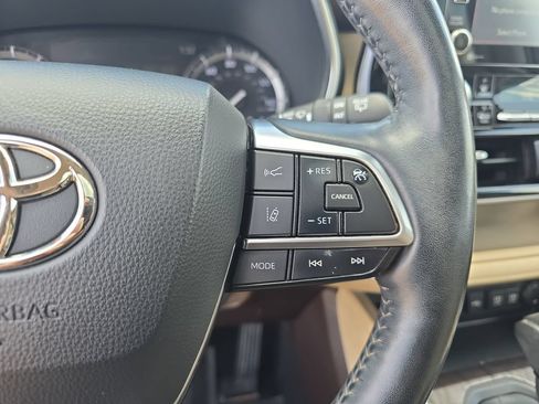 Used 2020 Toyota Highlander Limited w/ Protection Package #3 AWD/4WD image 19