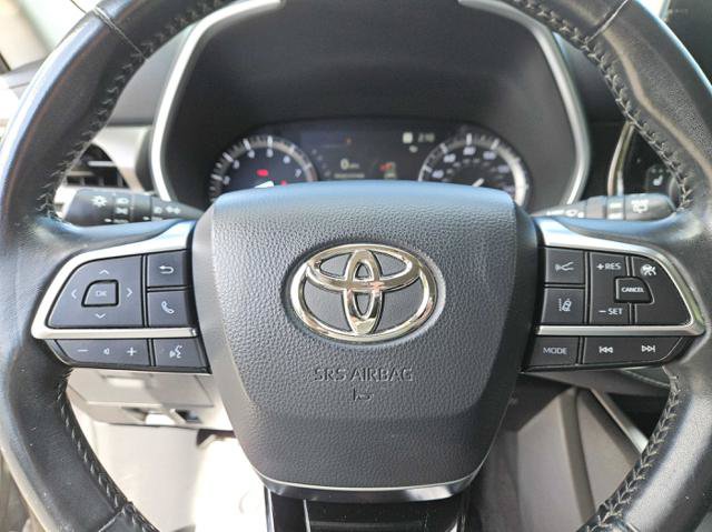 Used 2020 Toyota Highlander XLE FWD image 15