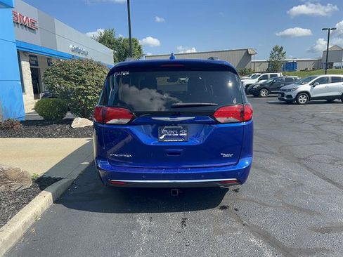 Used 2018 Chrysler Pacifica Touring-L Plus w/ Advanced Safetytec Group FWD image 6