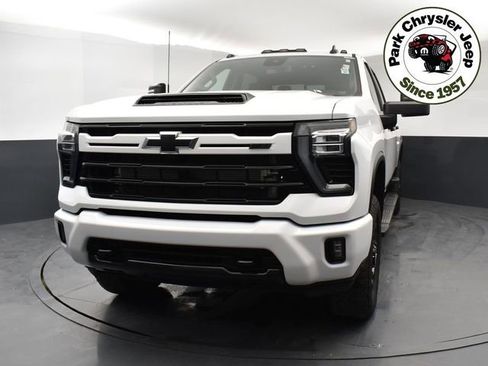 Used 2024 Chevrolet Silverado 3500 LT w/ Z71 Sport Edition image 2