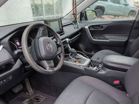 Used 2019 Toyota RAV4 LE w/ Carpet Mat Package FWD image 13