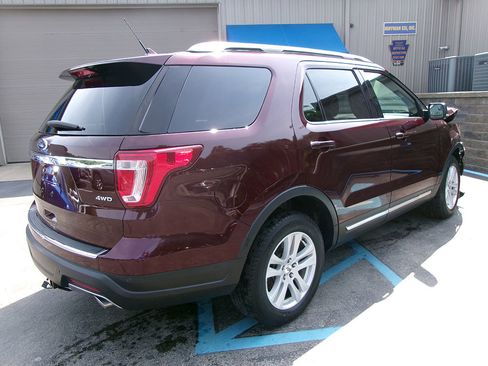 Used 2018 Ford Explorer XLT w/ Equipment Group 201A image 3