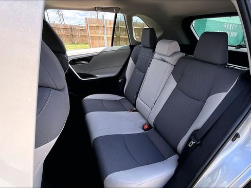 Used 2020 Toyota RAV4 XLE w/ Convenience Package FWD image 18