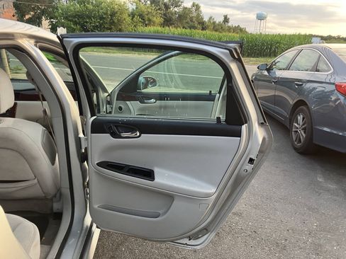 Used 2009 Chevrolet Impala LS FWD image 31