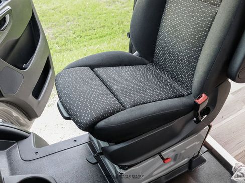Used 2023 Mercedes-Benz Sprinter 2500 image 38