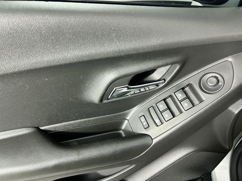 Used 2022 Chevrolet Trax LT w/ LT Convenience Package image 15